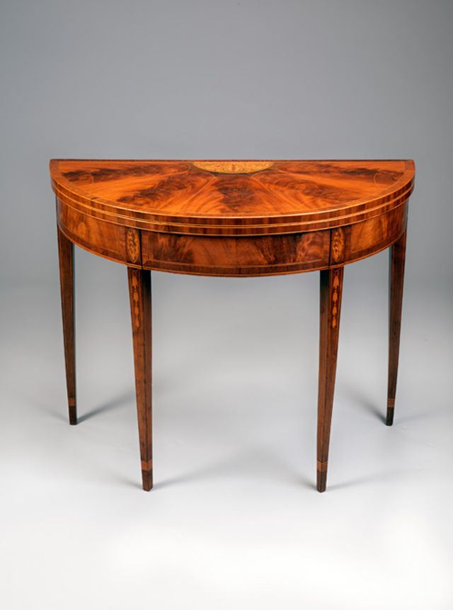 An image of a card table made from mahogany. 