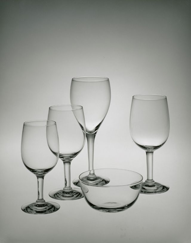 An image of five glasses. 