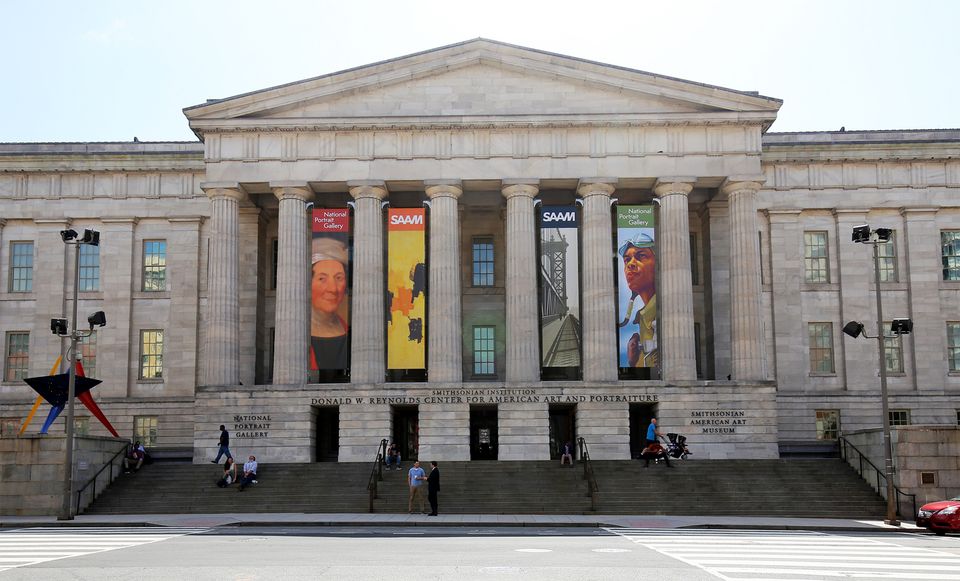 A picture  of new banners outside the Smithsonian American Art Museum.