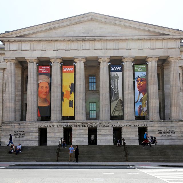 A picture  of new banners outside the Smithsonian American Art Museum.